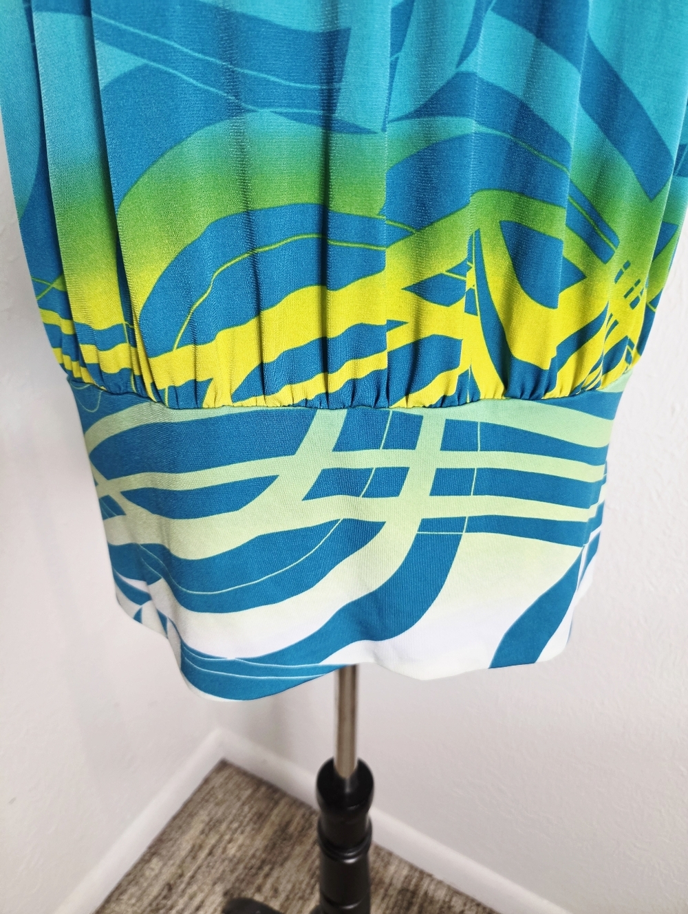 Axcess A Liz Claiborne - Teal, Aqua, Green & Yellow Abstract Halter Top, Size XL - Picture 4 of 13